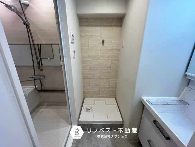 シャルム小阪壱番館の洗面所|洗濯パンが備え付けなので、洗濯機の設置も楽々♪