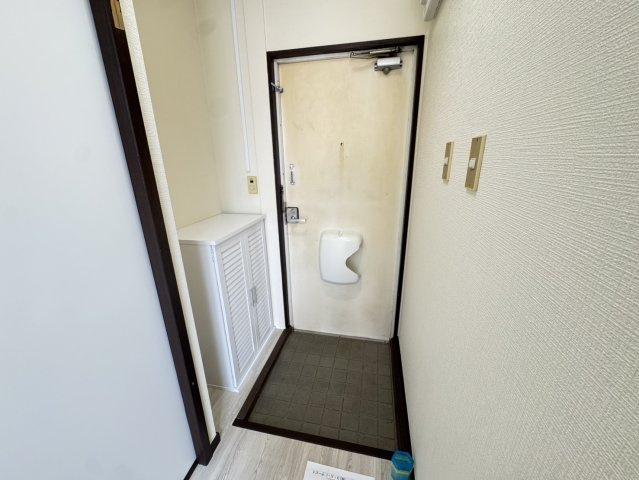 源七ハイツの玄関