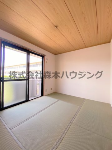 【和室】 | 　ディアコート堀溝 | ※同タイプ別室の写真を使用しています。
　設備内容や色調など相違がある場合は実際のお部屋の現状優先となります。