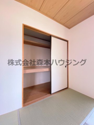 【収納】 | 　ディアコート堀溝 | ※同タイプ別室の写真を使用しています。
　設備内容や色調など相違がある場合は実際のお部屋の現状優先となります。