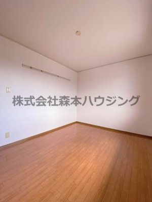 【洋室】 | 　ディアコート堀溝 | ※同タイプ別室の写真を使用しています。
　設備内容や色調など相違がある場合は実際のお部屋の現状優先となります。