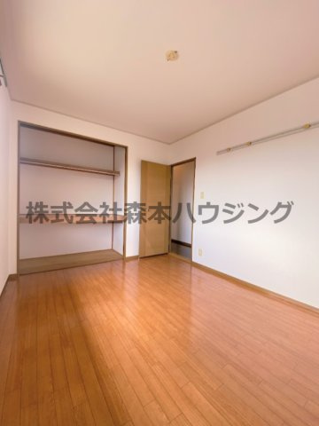 【洋室】 | 　ディアコート堀溝 | ※同タイプ別室の写真を使用しています。
　設備内容や色調など相違がある場合は実際のお部屋の現状優先となります。