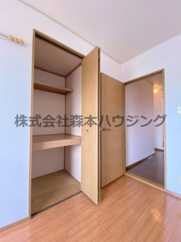 【収納】 | 　ディアコート堀溝 | ※同タイプ別室の写真を使用しています。
　設備内容や色調など相違がある場合は実際のお部屋の現状優先となります。