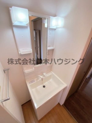 【独立洗面台】 | 　ディアコート堀溝 | ※同タイプ別室の写真を使用しています。
　設備内容や色調など相違がある場合は実際のお部屋の現状優先となります。