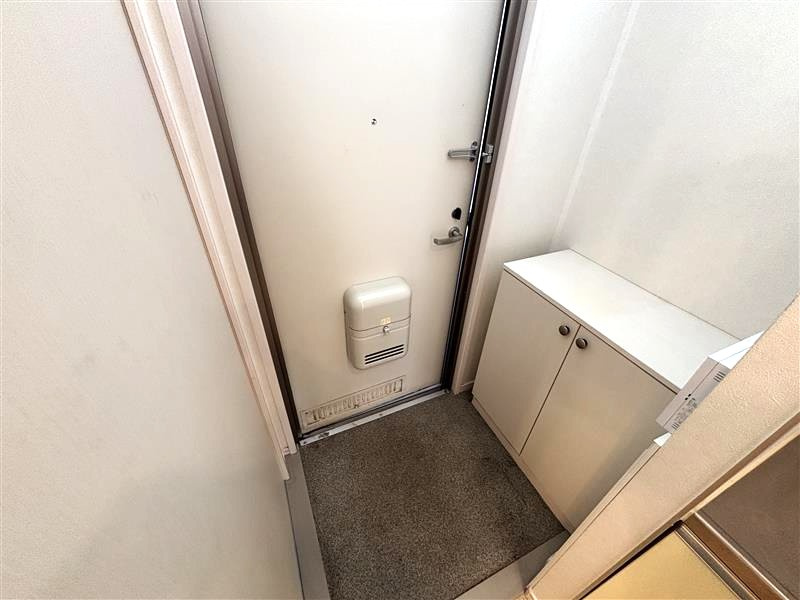 フローラ大倉山の玄関