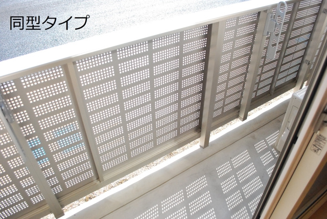 Ｄ－ｒｏｏｍ北本郷のバルコニー