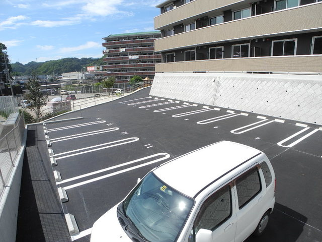 ICHI宮の下の駐車場