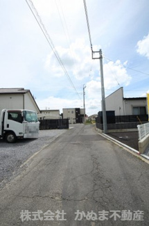 【前面道路含む現地写真】 | Livele Garden.S　栃木都賀町平川第３ | 〇前面道路〇
南東側前面道路　幅員4.0ｍ　/2026.8.17撮影　　　　　　　　　　　　　　　　　　　　　　　　　　　　　