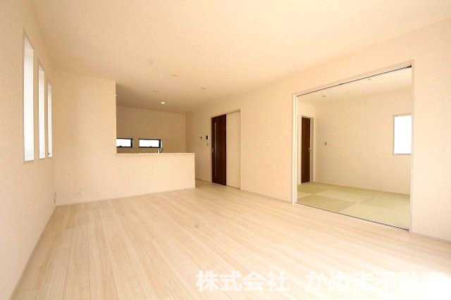 Livele Garden.S　栃木都賀町平川第３の居間・リビング|〇リビング〇
洋風和室との続き間で来客時も安心なくつろぎのリビングです。