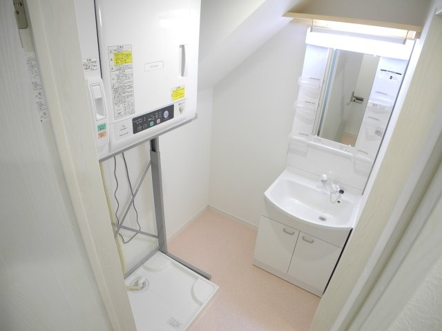 エルモーサの洗面所|シャンプードレッサー付の洗面台！乾燥機付き！　※別号室