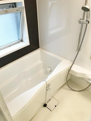 【浴室】 | ラステュディオ押上 | 浴室に窓があり、明るく換気も…