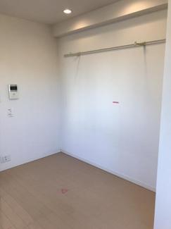 【寝室】 | ラステュディオ押上 | ピクチャーレール付きの室内です