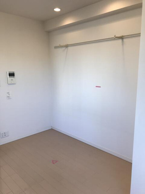 【寝室】 | ラステュディオ押上 | ピクチャーレール付きの室内です