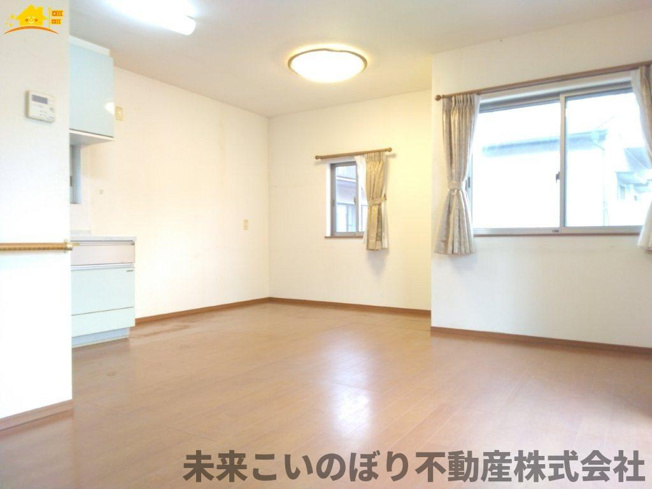 【居間・リビング】 | 加須市久下５丁目中古戸建て | 日当たりの良い明るいリビングで家族との大切な時間が過ごせますね！