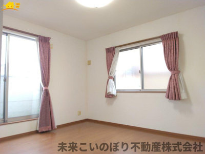 【寝室】 | 加須市久下５丁目中古戸建て | 主寝室は大型ベッドもラクラク設置できます♪ゆとりある動線も確保でき、ゆったりとお寛ぎいただけます♪