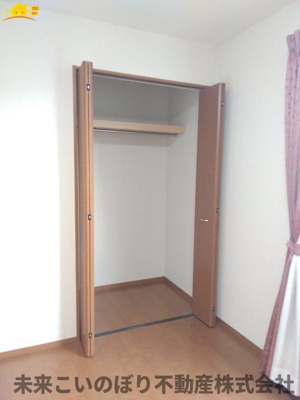 【収納】 | 加須市久下５丁目中古戸建て | たっぷり収納力のあるクローゼットです！
余計な家具を置かずに済みます！