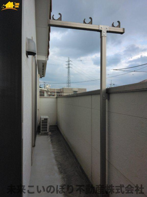 【バルコニー】 | 加須市久下５丁目中古戸建て | 南向きのバルコニーは日当たり風当たりがとてもいいです。
洗濯物も良く乾きますね。
