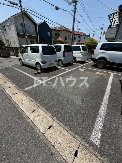 プランドールＡ棟　の駐車場