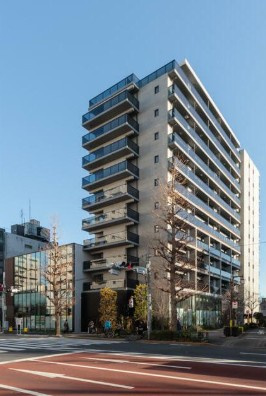 【外観】 | Ｔｅｒｒａ蚕糸の森 | 鉄筋コンクリート造のがっちりとした建物。