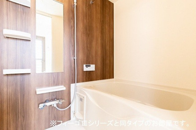 【浴室】 | ヴェゼル | 落ち着いた空間のお風呂です