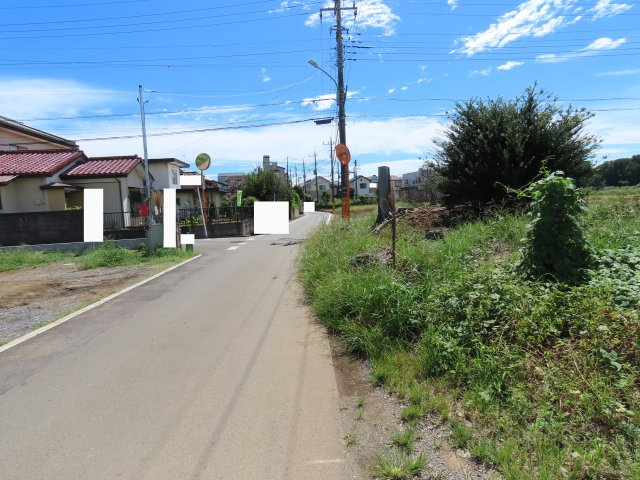 坂戸市浅羽新築戸建の前面道路含む現地写真