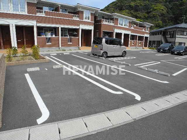 カレントハウスAの駐車場