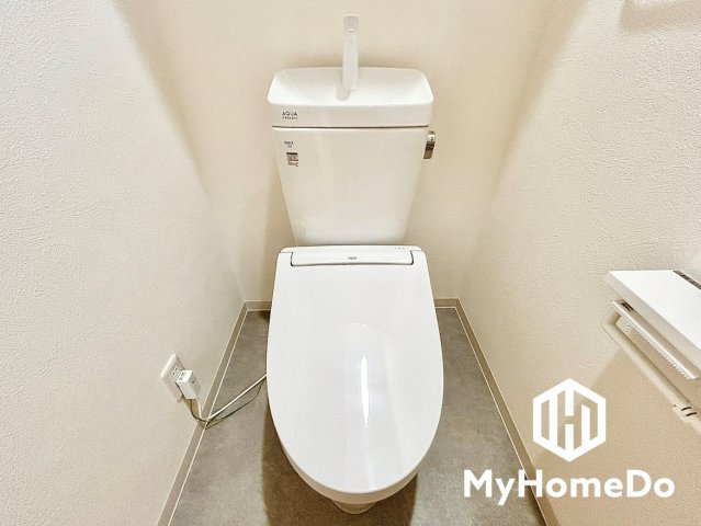 シュロス春日井のトイレ|温水洗浄便座付きの清潔なトイレ空間。毎日使う場所だからこその快適さを