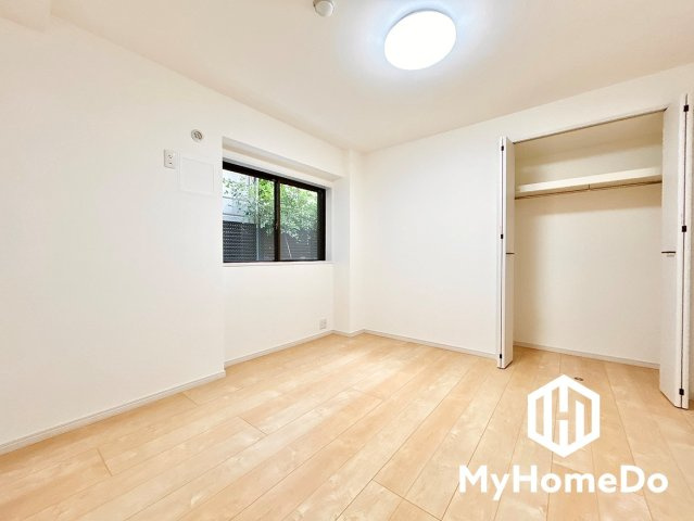 シュロス春日井の子供部屋|お子様のお部屋にもぴったりな明るい洋室。成長に合わせた使い方が可能です。