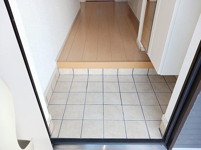 松の木 伍番館の玄関