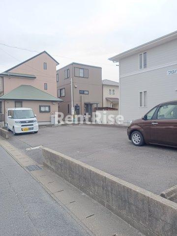 プロパティ中之町の駐車場