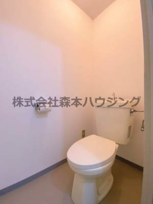【トイレ】 | 　ハイメゾン中西　B棟 | ※反転タイプ別室の写真となります。
　設備内容や色調など相違がある場合は実際のお部屋の現状優先となります。