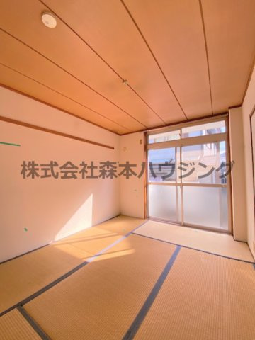 【和室】 | 　ハイメゾン中西　B棟 | ※反転タイプ別室の写真となります。
　設備内容や色調など相違がある場合は実際のお部屋の現状優先となります。