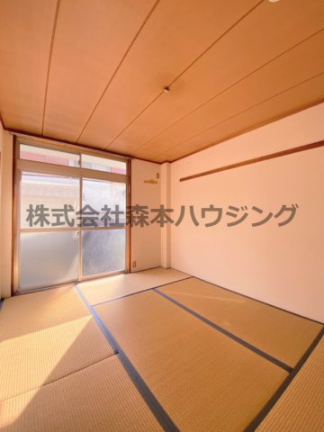 【和室】 | 　ハイメゾン中西　B棟 | ※反転タイプ別室の写真となります。
　設備内容や色調など相違がある場合は実際のお部屋の現状優先となります。