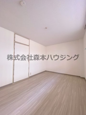 【洋室】 | 　ハイメゾン中西　B棟 | ※反転タイプ別室の写真となります。
　設備内容や色調など相違がある場合は実際のお部屋の現状優先となります。