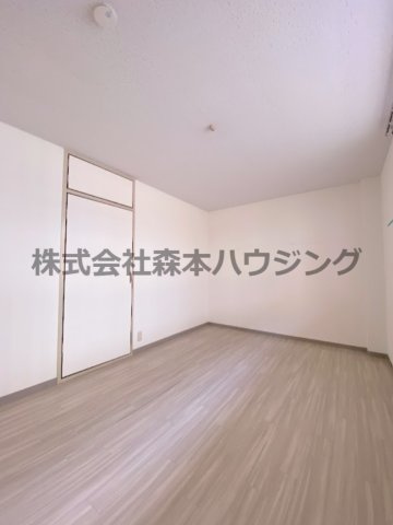 【洋室】 | 　ハイメゾン中西　B棟 | ※反転タイプ別室の写真となります。
　設備内容や色調など相違がある場合は実際のお部屋の現状優先となります。