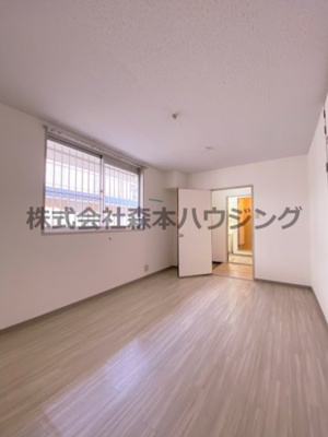 【洋室】 | 　ハイメゾン中西　B棟 | ※反転タイプ別室の写真となります。
　設備内容や色調など相違がある場合は実際のお部屋の現状優先となります。