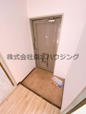 【玄関】 | 　ハイメゾン中西　B棟 | ※反転タイプ別室の写真となります。
　設備内容や色調など相違がある場合は実際のお部屋の現状優先となります。