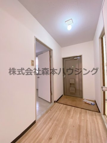 【内装】 | 　ハイメゾン中西　B棟 | ※反転タイプ別室の写真となります。
　設備内容や色調など相違がある場合は実際のお部屋の現状優先となります。