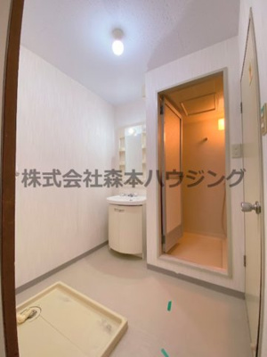 【洗面所】 | 　ハイメゾン中西　B棟 | ※反転タイプ別室の写真となります。
　設備内容や色調など相違がある場合は実際のお部屋の現状優先となります。