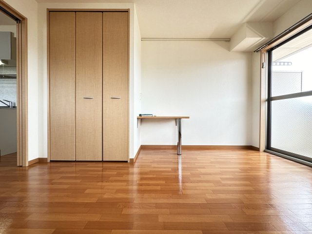 イターナルの洋室