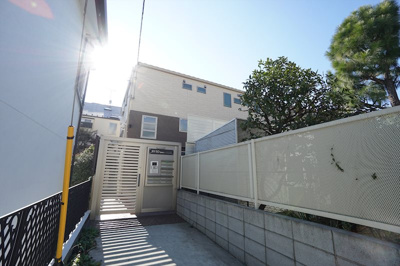 【エントランス】 | アヴィオ都立大学  