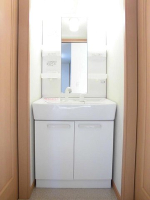 【洗面所】 | アルバーダＢ | 忙しい朝には欠かせない洗面所です