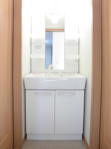 【洗面所】 | アルバーダＢ | 忙しい朝には欠かせない洗面所です