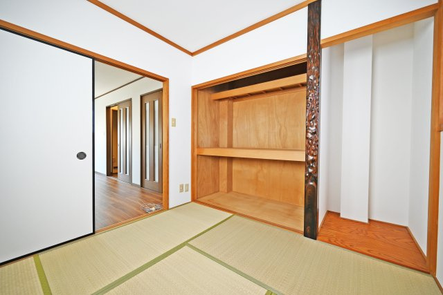 大阪市淀川区塚本５丁目中古戸建│3LDK＋駐車1台可の和室|畳の香りとやわらかな感触に包まれ、ほっとできる空間です。