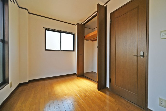 大阪市淀川区塚本５丁目中古戸建│3LDK＋駐車1台可の収納|全居室クローゼット付きで、衣類などもすっきり収納できます。