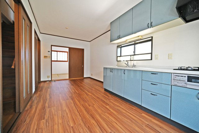 大阪市淀川区塚本５丁目中古戸建│3LDK＋駐車1台可のダイニング|南側日当たりと風通しに恵まれた、2階リビングの住まいです。
