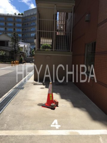 Rising place 浅草参番館の駐車場