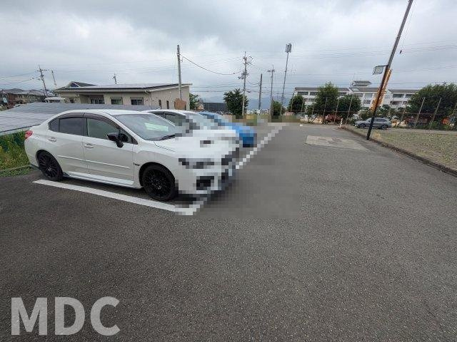 メイプルフィールドの駐車場