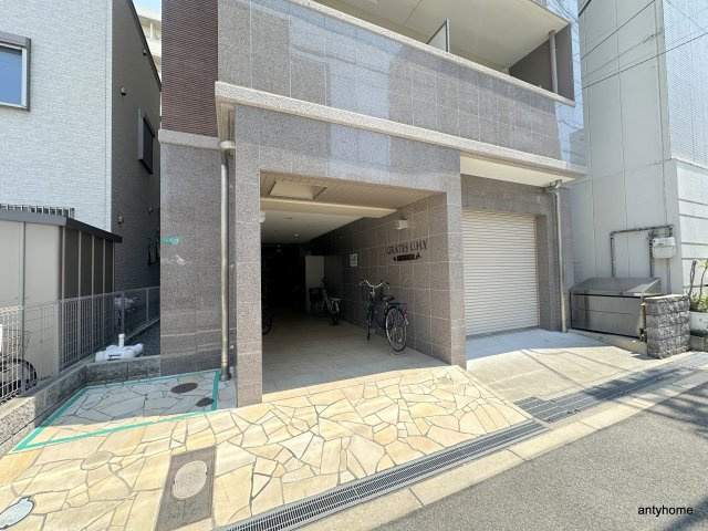 グーラテースUHYのエントランス