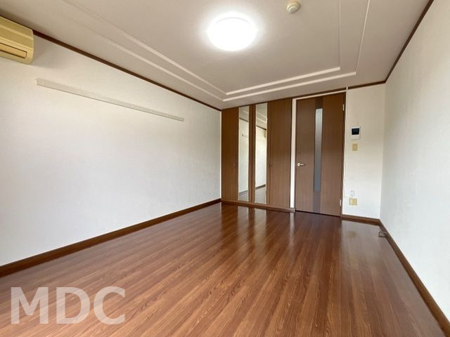 パークヒルズ庄町の洋室